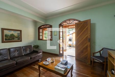 Sala de casa para alugar com 3 quartos, 500m² em São João Batista, Belo Horizonte