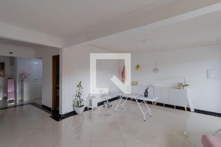 Sala de casa para alugar com 2 quartos, 300m² em Conjunto Residencial José Bonifácio, São Paulo