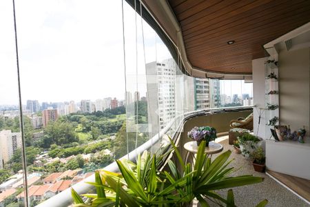 Sacada de apartamento para alugar com 5 quartos, 220m² em Jardim Ampliacao, São Paulo