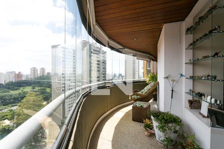 Sacada de apartamento para alugar com 5 quartos, 220m² em Jardim Ampliacao, São Paulo