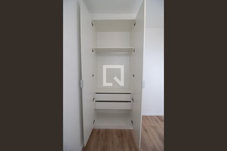 Quarto 1 - Armários de apartamento para alugar com 2 quartos, 34m² em Vila Gomes, São Paulo