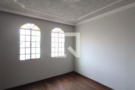 Sala de casa à venda com 3 quartos, 80m² em São Luiz, Belo Horizonte