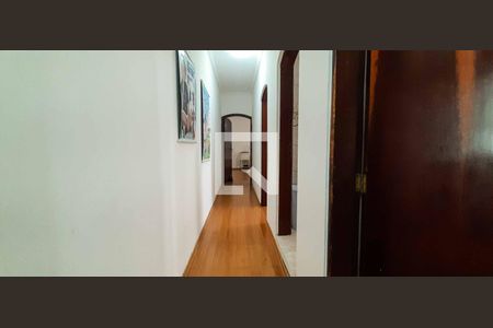 Corredor de casa à venda com 3 quartos, 180m² em Jardim Roberto, Osasco