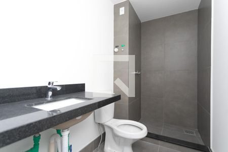 Banheiro de kitnet/studio para alugar com 1 quarto, 33m² em Rio Branco, Porto Alegre