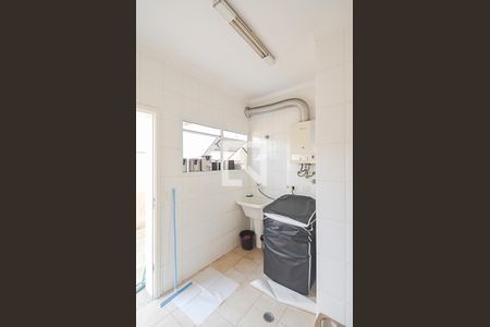 Casa de condomínio à venda com 314m², 4 quartos e 4 vagas Casa de condomínio à venda com 314m², 4 quartos e 4 vagasÁrea de Serviço