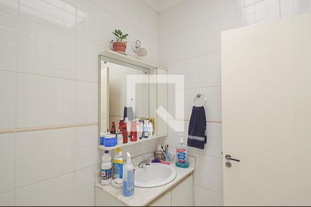 Casa de condomínio à venda com 314m², 4 quartos e 4 vagas Casa de condomínio à venda com 314m², 4 quartos e 4 vagasBanheiro