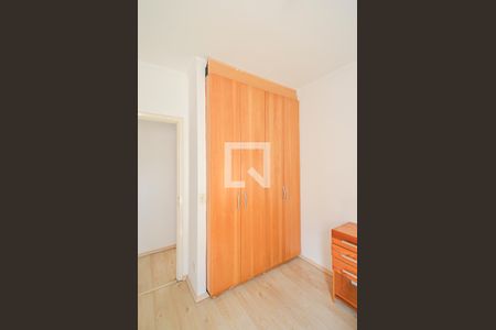 Casa de condomínio à venda com 314m², 4 quartos e 4 vagas Casa de condomínio à venda com 314m², 4 quartos e 4 vagasQuarto 2