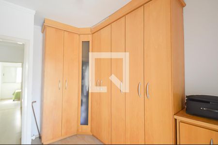 Casa de condomínio à venda com 314m², 4 quartos e 4 vagas Casa de condomínio à venda com 314m², 4 quartos e 4 vagasQuarto 1