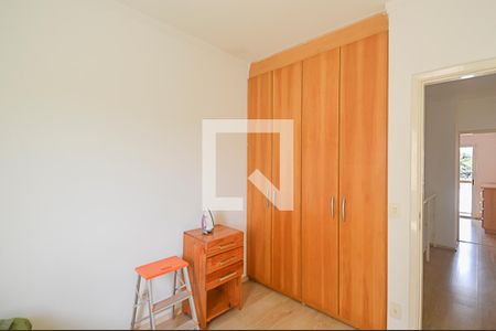 Casa de condomínio à venda com 314m², 4 quartos e 4 vagas Casa de condomínio à venda com 314m², 4 quartos e 4 vagasQuarto 2