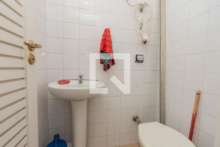 Apartamento para alugar com 215m², 4 quartos e 2 vagas Apartamento para alugar com 215m², 4 quartos e 2 vagasBanheiro de Serviço