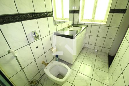 Banheiro do Quarto 1 de casa para alugar com 3 quartos, 300m² em Saraiva, Uberlândia