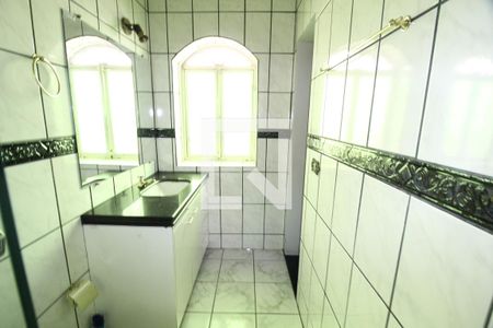 Banheiro do Quarto 1 de casa para alugar com 3 quartos, 300m² em Saraiva, Uberlândia