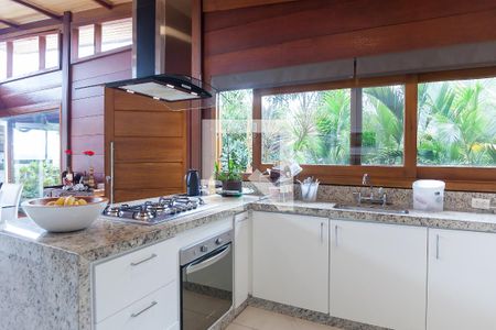 Casa de condomínio à venda com 350m², 3 quartos e 2 vagas Casa de condomínio à venda com 350m², 3 quartos e 2 vagasCozinha