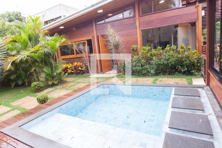 Casa de condomínio à venda com 350m², 3 quartos e 2 vagas Casa de condomínio à venda com 350m², 3 quartos e 2 vagasPiscina
