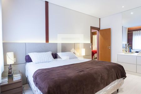 Casa de condomínio à venda com 350m², 3 quartos e 2 vagas Casa de condomínio à venda com 350m², 3 quartos e 2 vagassuite 2