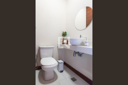 Casa de condomínio à venda com 350m², 3 quartos e 2 vagas Casa de condomínio à venda com 350m², 3 quartos e 2 vagasLavabo