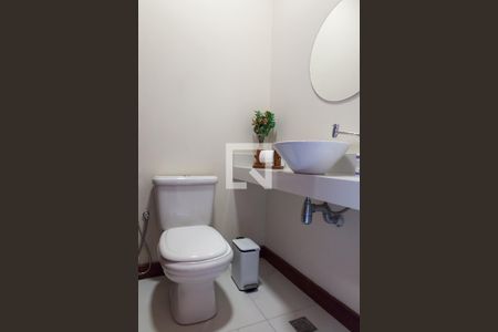 Casa de condomínio à venda com 350m², 3 quartos e 2 vagas Casa de condomínio à venda com 350m², 3 quartos e 2 vagasLavabo