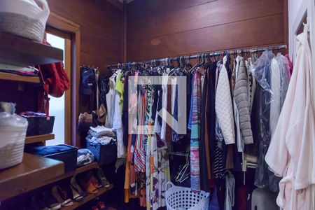 Casa de condomínio à venda com 350m², 3 quartos e 2 vagas Casa de condomínio à venda com 350m², 3 quartos e 2 vagascloset suite 1