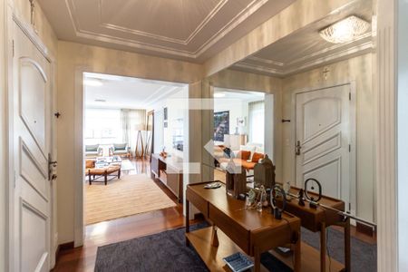 Sala - Entrada de apartamento à venda com 3 quartos, 220m² em Higienópolis, São Paulo