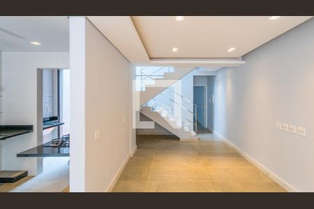 Sala de casa à venda com 4 quartos, 205m² em Planalto, Belo Horizonte