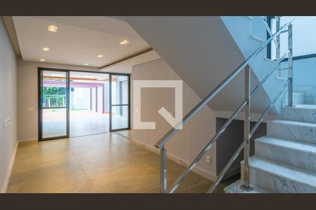 Sala de casa à venda com 4 quartos, 205m² em Planalto, Belo Horizonte