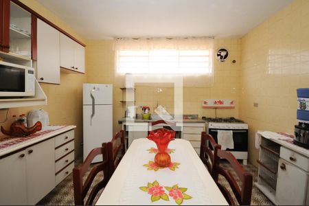 Casa à venda com 139m², 2 quartos e 3 vagas Casa à venda com 139m², 2 quartos e 3 vagasCozinha