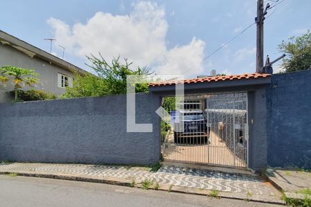 Casa à venda com 139m², 2 quartos e 3 vagas Casa à venda com 139m², 2 quartos e 3 vagasFachada