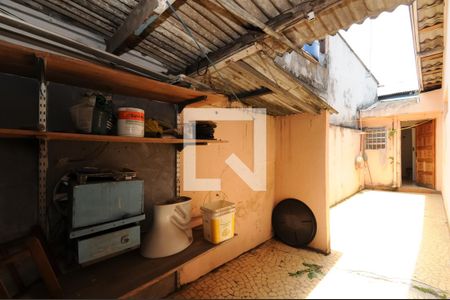 Casa à venda com 139m², 2 quartos e 3 vagas Casa à venda com 139m², 2 quartos e 3 vagasQuintal - lateral