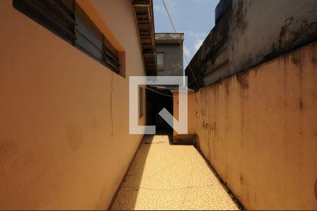 Casa à venda com 139m², 2 quartos e 3 vagas Casa à venda com 139m², 2 quartos e 3 vagasQuintal - lateral