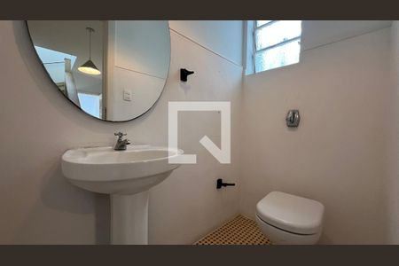 Lavabo de casa para alugar com 4 quartos, 250m² em Jardim Paulistano, São Paulo