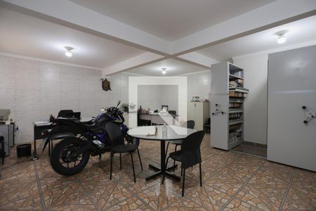 Casa à venda com 298m², 3 quartos e 12 vagas Casa à venda com 298m², 3 quartos e 12 vagasEscritório 2