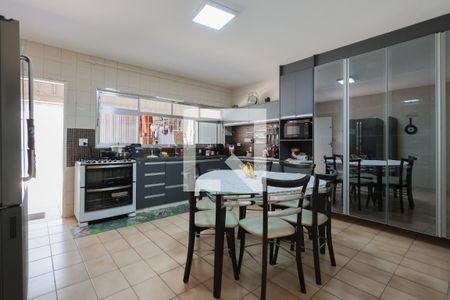 Casa à venda com 298m², 3 quartos e 12 vagas Casa à venda com 298m², 3 quartos e 12 vagasCozinha