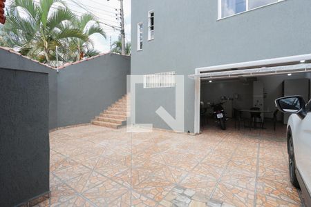 Casa à venda com 298m², 3 quartos e 12 vagas Casa à venda com 298m², 3 quartos e 12 vagasGaragem
