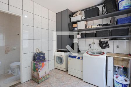 Casa à venda com 298m², 3 quartos e 12 vagas Casa à venda com 298m², 3 quartos e 12 vagasÁrea de serviço