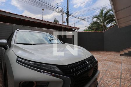 Casa à venda com 298m², 3 quartos e 12 vagas Casa à venda com 298m², 3 quartos e 12 vagasGaragem