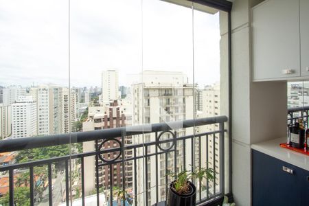 Sala de TV varanda de apartamento à venda com 3 quartos, 126m² em Moema, São Paulo