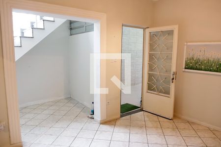 sala de casa para alugar com 5 quartos, 230m² em Jardim Elvira, Osasco