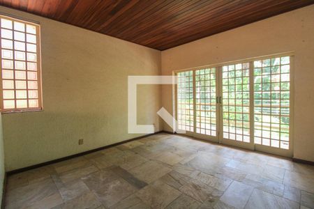 Sala de casa de condomínio à venda com 4 quartos, 493m² em Jardim Sorirama (Sousas), Campinas