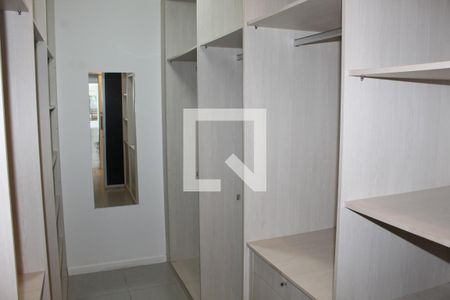 Suíte 1 de casa de condomínio para alugar com 4 quartos, 400m² em Paisagem Renoir, Cotia