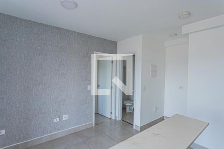 Sala e cozinha de apartamento para alugar com 1 quarto, 40m² em Vila Diva, São Paulo