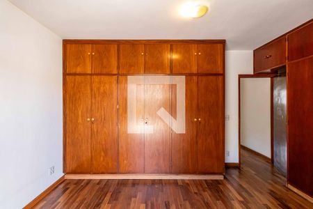 Suite de casa à venda com 3 quartos, 179m² em Jardim Rizzo, São Paulo