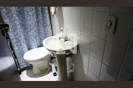 Lavabo de apartamento para alugar com 2 quartos, 75m² em Taquara, Rio de Janeiro