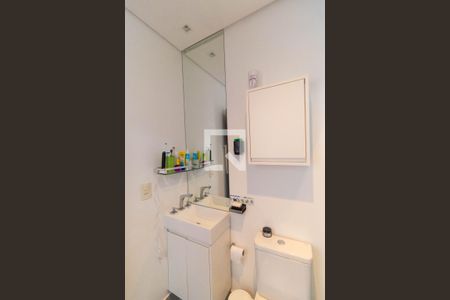 Casa de condomínio à venda com 555m², 4 quartos e 2 vagas Casa de condomínio à venda com 555m², 4 quartos e 2 vagasBanheiro da Suíte 02