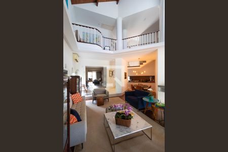 Casa de condomínio à venda com 555m², 4 quartos e 2 vagas Casa de condomínio à venda com 555m², 4 quartos e 2 vagasSalas