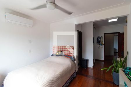 Casa de condomínio à venda com 555m², 4 quartos e 2 vagas Casa de condomínio à venda com 555m², 4 quartos e 2 vagasSuíte 02