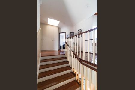 Casa de condomínio à venda com 555m², 4 quartos e 2 vagas Casa de condomínio à venda com 555m², 4 quartos e 2 vagasCorredor