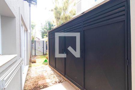 Casa de condomínio à venda com 555m², 4 quartos e 2 vagas Casa de condomínio à venda com 555m², 4 quartos e 2 vagasQuintal - Armário