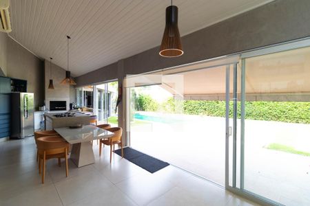 Casa de condomínio à venda com 555m², 4 quartos e 2 vagas Casa de condomínio à venda com 555m², 4 quartos e 2 vagasÁrea Gourmet