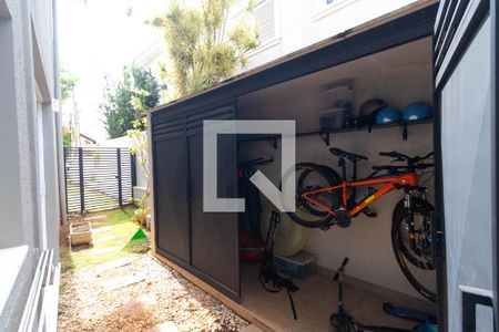 Casa de condomínio à venda com 555m², 4 quartos e 2 vagas Casa de condomínio à venda com 555m², 4 quartos e 2 vagasQuintal - Armário