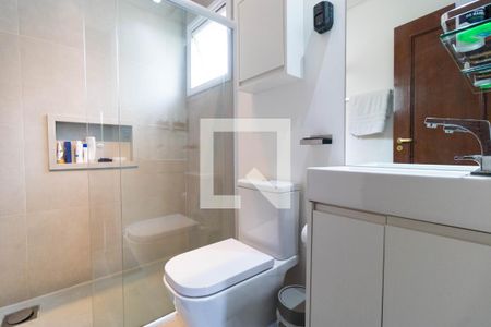 Casa de condomínio à venda com 555m², 4 quartos e 2 vagas Casa de condomínio à venda com 555m², 4 quartos e 2 vagasBanheiro da Suíte 01